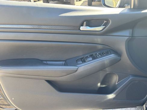 Used 2025 Nissan Altima 2.5 SV image 18