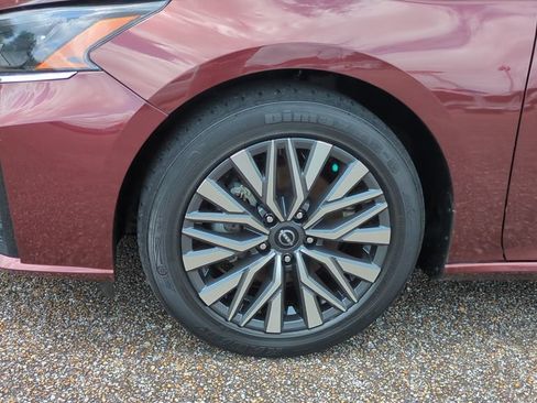 Used 2024 Nissan Altima 2.5 SV FWD image 10