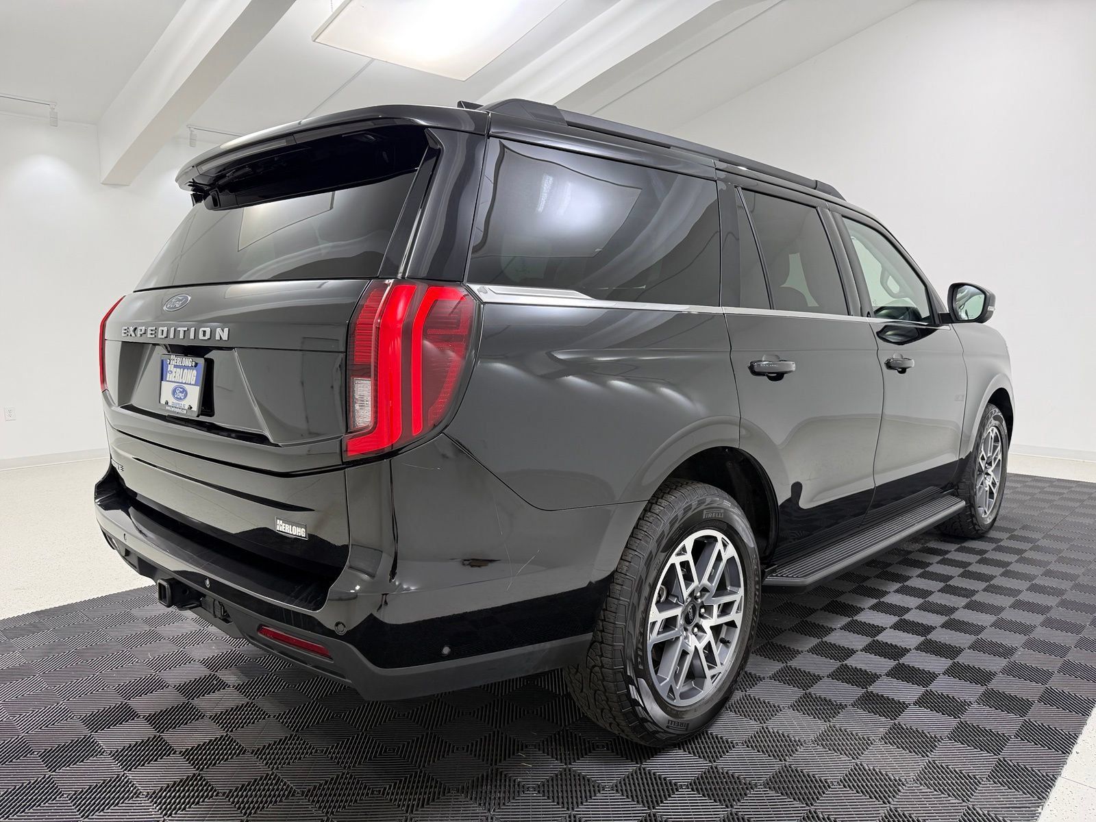 Used 2025 Ford Expedition Active AWD/4WD image 6