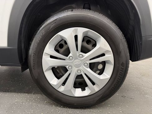 Used 2024 Chevrolet Trax LS w/ Driver Confidence Package FWD image 19