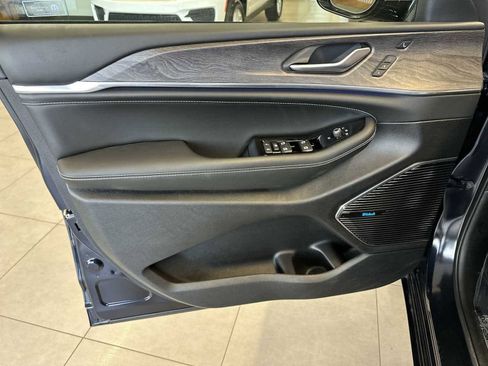 New 2024 Jeep Grand Cherokee Overland w/ Advanced Protech Group III image 31