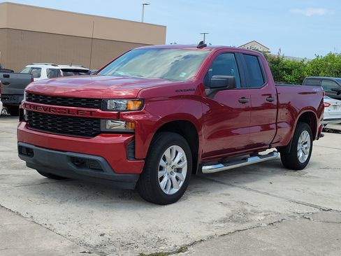 Used 2020 Chevrolet Silverado 1500 Custom w/ Custom Value Package AWD/4WD image 2