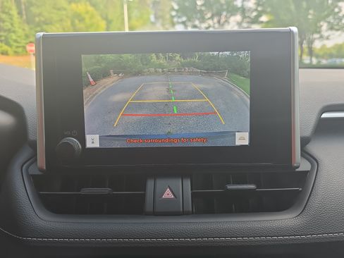 Used 2024 Toyota RAV4 XLE AWD/4WD image 20