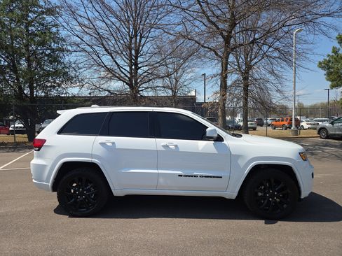 Used 2022 Jeep Grand Cherokee Laredo X image 6