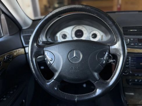 Used 2005 Mercedes-Benz E 500 Sedan image 21