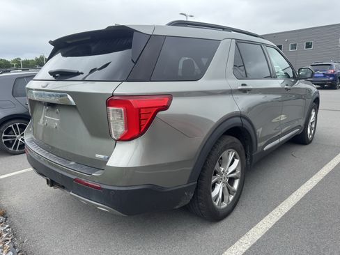 Used 2020 Ford Explorer XLT w/ Equipment Group 202A AWD/4WD image 2