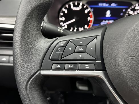 Used 2025 Nissan Altima 2.5 SV image 18