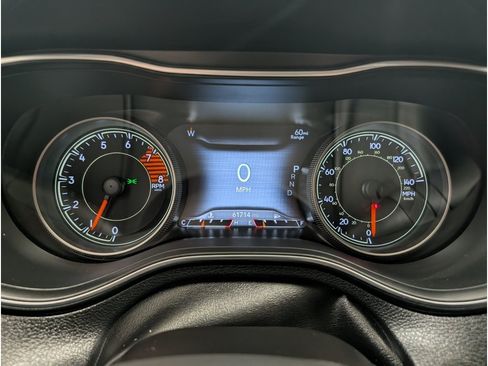Used 2019 Jeep Cherokee Trailhawk AWD/4WD image 18