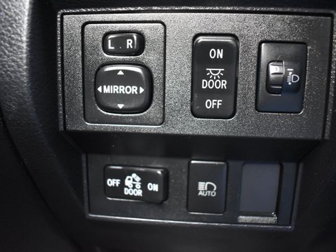 Used 2020 Toyota Tundra SR5 image 32