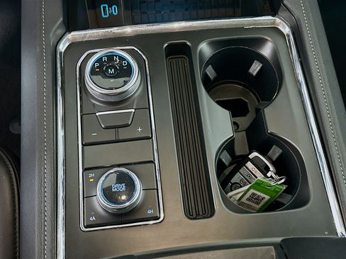 Used 2024 Ford Expedition Max XLT image 25