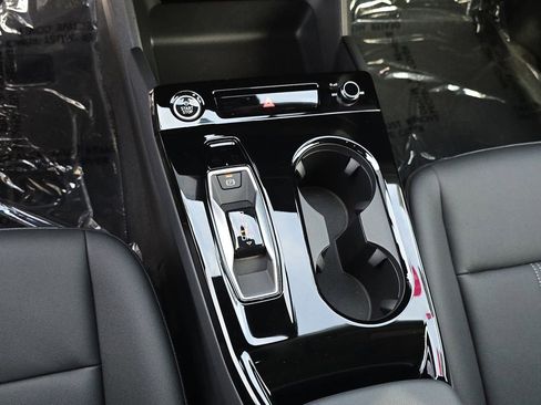 New 2025 Audi Q6 e-tron Premium image 28