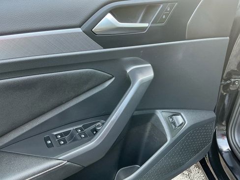 Used 2024 Volkswagen Jetta SE w/ Panoramic Sunroof Package image 16