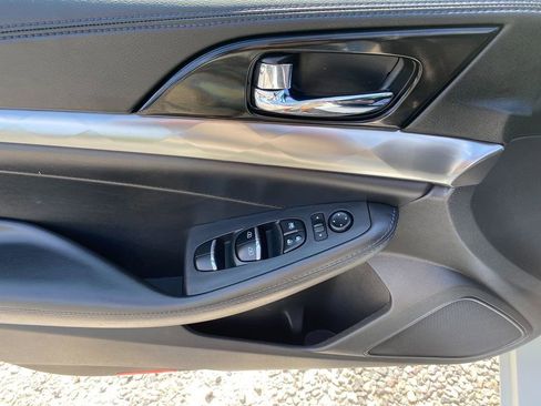 Used 2017 Nissan Maxima SR image 11