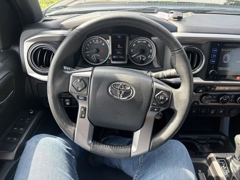 Used 2017 Toyota Tacoma Limited w/ Tow Package AWD/4WD image 16