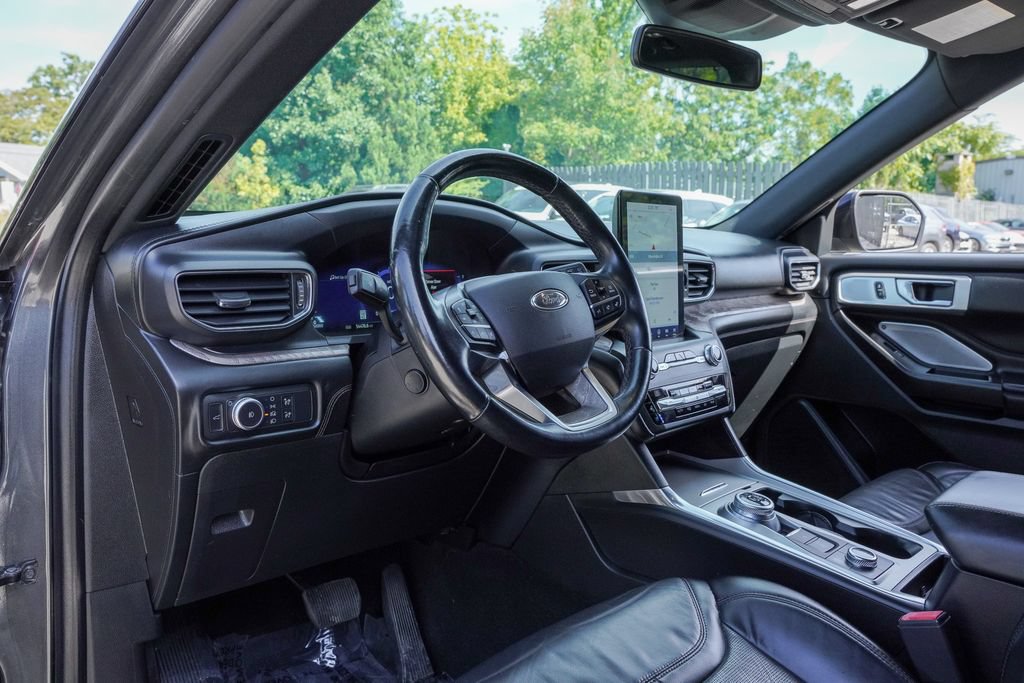 Used 2020 Ford Explorer Platinum w/ Premium Technology Package AWD/4WD image 12