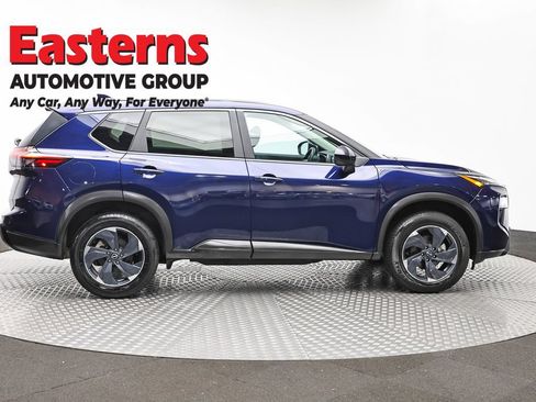 Used 2024 Nissan Rogue SV AWD/4WD image 4