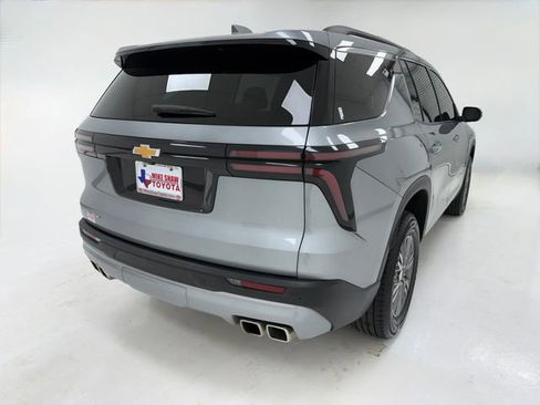 Used 2025 Chevrolet Traverse LT FWD image 40