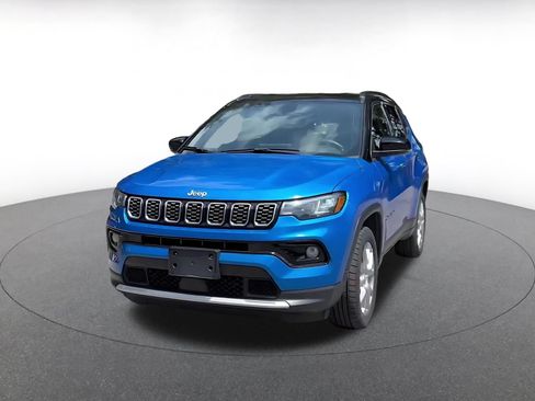 Used 2025 Jeep Compass Limited AWD/4WD image 4