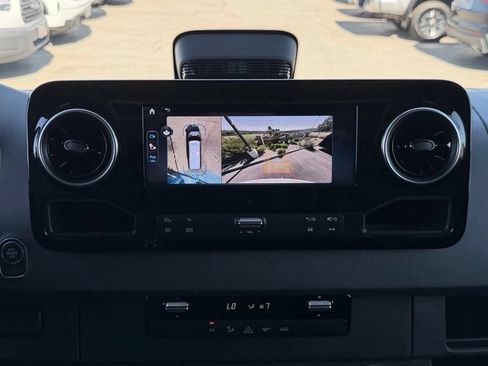 Used 2025 Mercedes-Benz Sprinter 2500 image 29