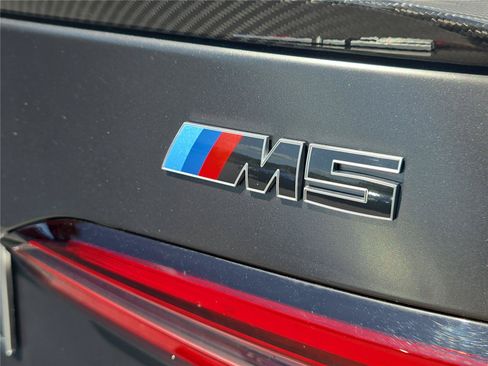 Used 2025 BMW M5 w/ Carbon Package AWD/4WD image 6