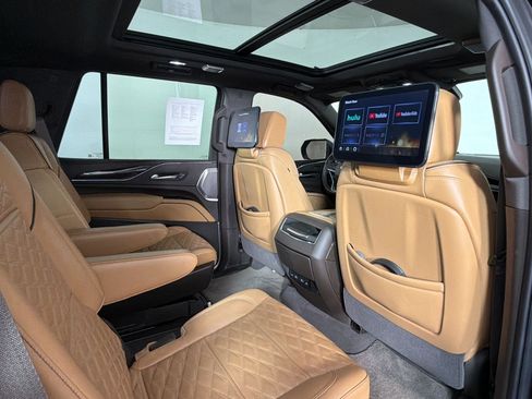 Used 2023 Cadillac Escalade Sport w/ Touring Package RWD image 29