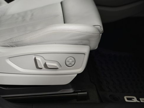 Certified 2022 Audi Q5 e Premium w/ Convenience Package image 10