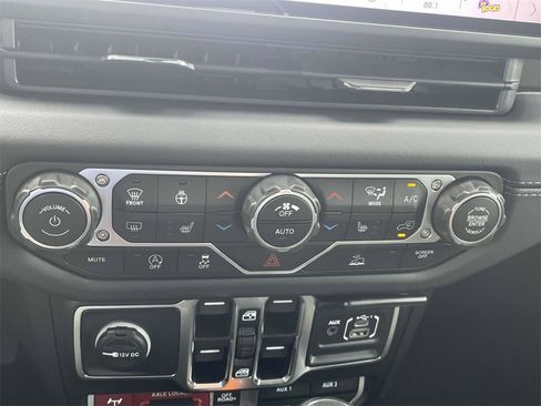 New 2025 Jeep Gladiator Mojave w/ Convenience Group image 20