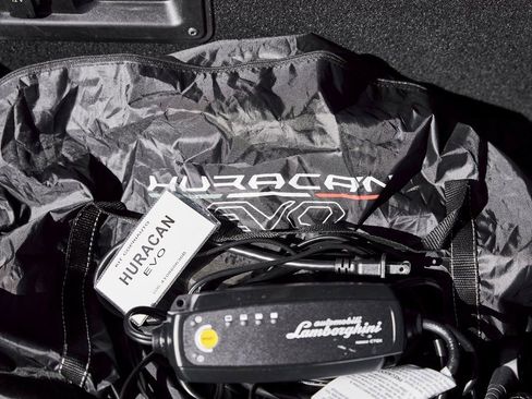 Used 2024 Lamborghini Huracan EVO image 22