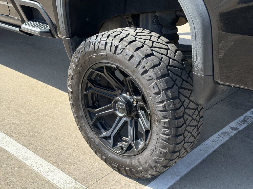 Used 2020 GMC Sierra 2500 AT4 w/ AT4 Premium Package AWD/4WD image 5
