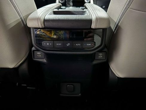 Used 2024 Toyota Grand Highlander image 19