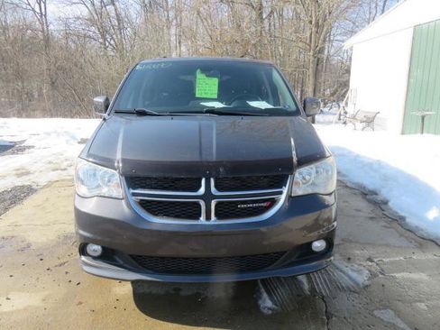Used 2019 Dodge Grand Caravan SXT image 2
