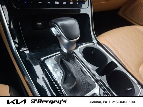 Used 2024 Kia Carnival EX FWD image 19