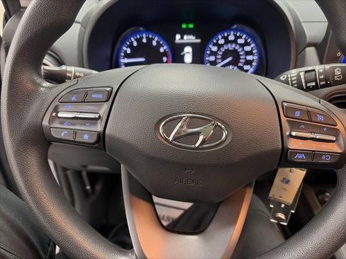 Used 2022 Hyundai Kona SE image 17