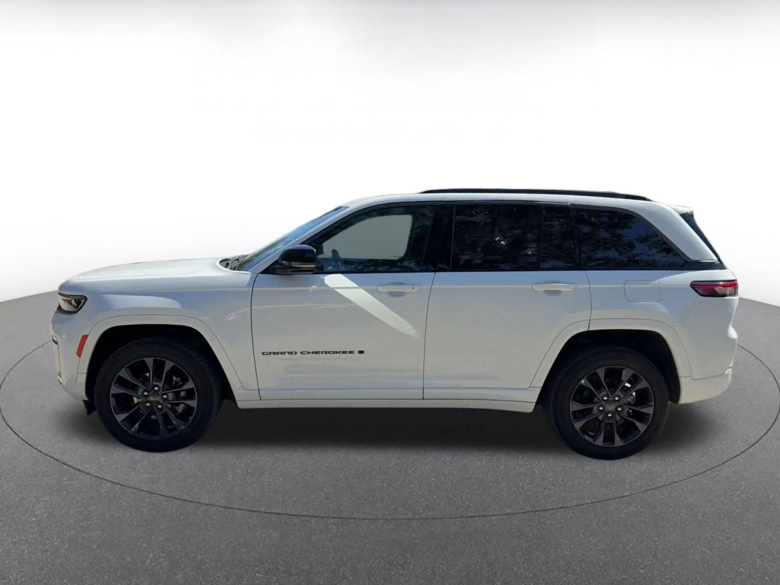 Used 2026 Jeep Grand Cherokee Limited AWD/4WD image 8