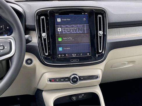 Certified 2023 Volvo XC40 B5 Plus w/ Climate Package image 9