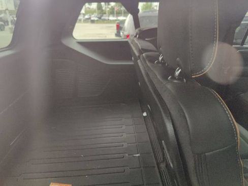 Used 2024 GMC Yukon XL AT4 w/ Technology Package AWD/4WD image 24