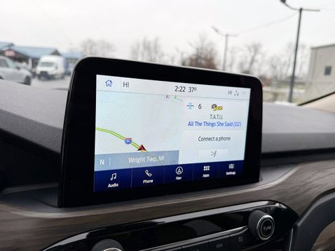 Used 2020 Ford Escape Titanium image 16