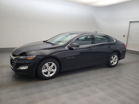 Used 2023 Chevrolet Malibu LS FWD image 2