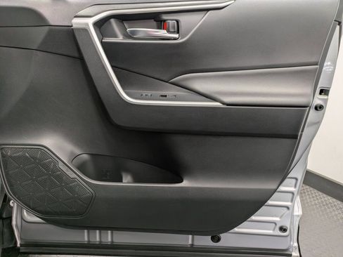 Used 2023 Toyota RAV4 SE w/ Weather & Moonroof Package image 27