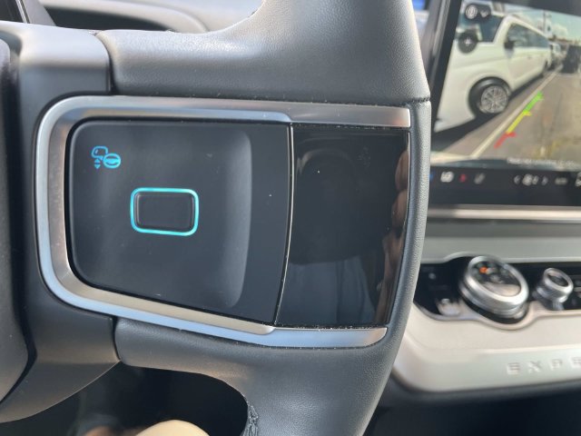 Used 2025 Ford Expedition Active AWD/4WD image 33