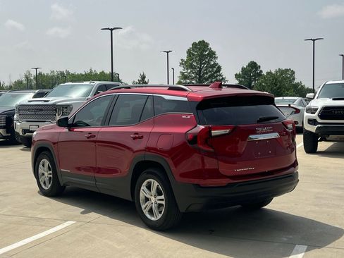 Used 2024 GMC Terrain SLE w/ Driver Convenience Package FWD image 10