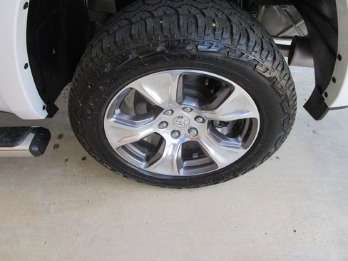 Used 2020 RAM 1500 Laramie RWD image 10