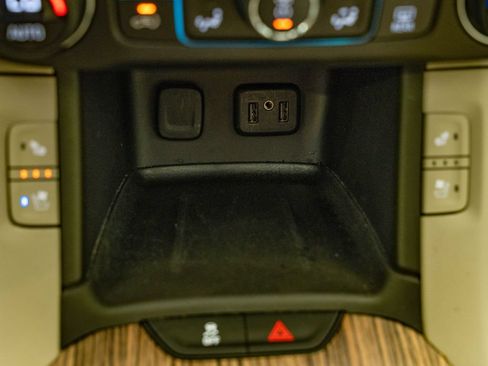 Used 2019 GMC Acadia Denali w/ Technology Package AWD/4WD image 36