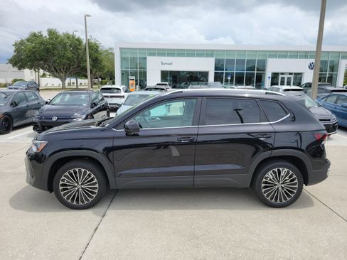 New 2026 Volkswagen Taos SE FWD image 7