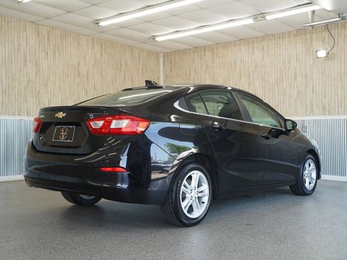 Used 2017 Chevrolet Cruze LT image 10
