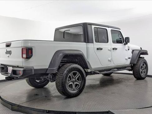 Used 2022 Jeep Gladiator Sport w/ Trailer Tow Package AWD/4WD image 8