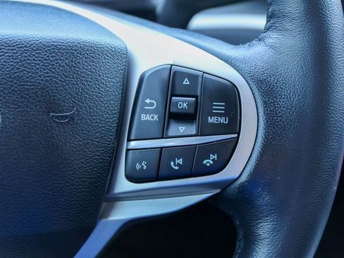 Used 2022 Ford Explorer XLT image 30