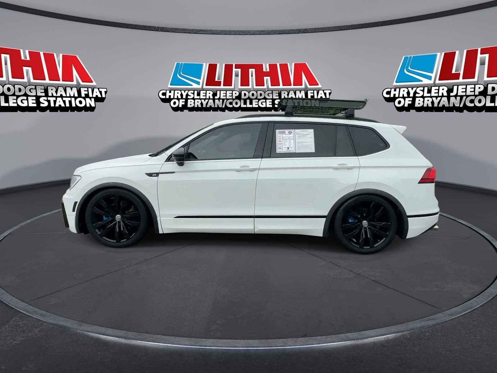 Used 2021 Volkswagen Tiguan SE R-Line w/ 3rd Row Seat Package AWD/4WD image 5