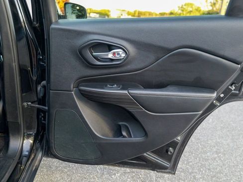 Used 2017 Jeep Cherokee Limited image 27