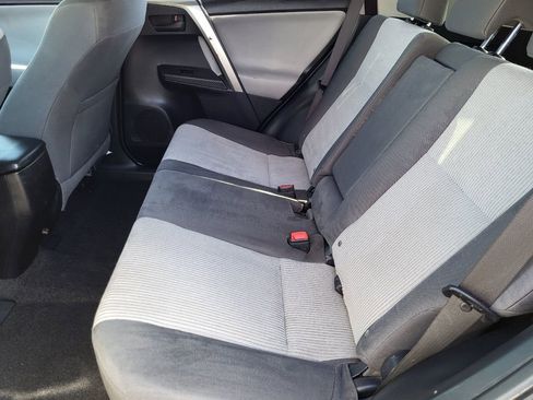 Used 2014 Toyota RAV4 LE image 20
